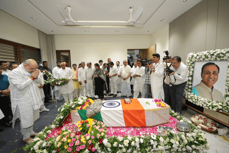गुजरात के पूर्व सीएम विजय रूपाणी को अंतिम विदाई, अमित शाह ने दी श्रद्धांजलि