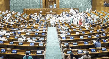 लोकसभा की कार्यवाही सोमवार सुबह 11 बजे तक स्थगित हुई