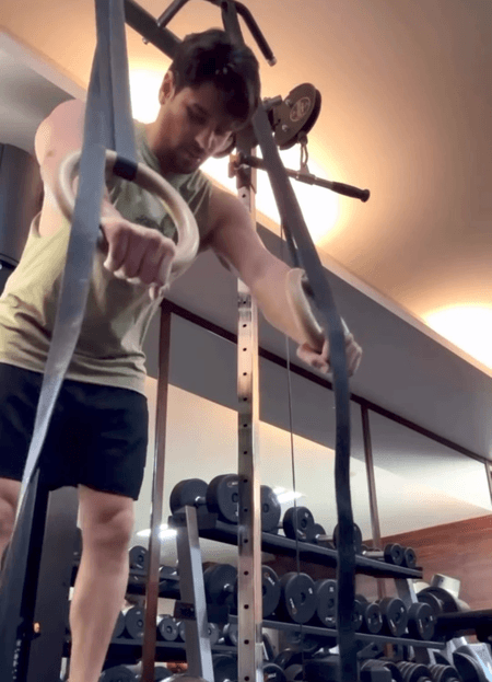 सिद्धार्थ मल्होत्रा ने शेयर किया मोटिवेशन, जिमनास्टिक रिंग्स पर दिखाए हैरतअंगेज करतब