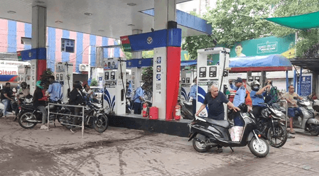 दिल्ली में पुरानी गाड़ियों पर सख्ती, ज्यादातर लोग बोले- आवश्यक और सार्थक कदम