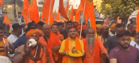 पश्चिम बंगाल: विपक्ष के नेता सुवेंदु अधिकारी ने भवानीपुर में डोल उत्सव मनाया