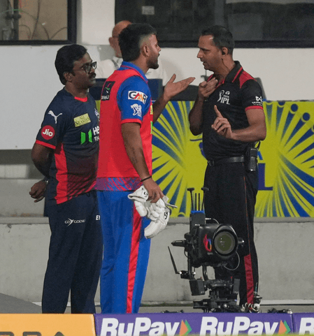 आईपीएल 2026: दिल्ली कैपिटल्स के बल्लेबाज नितीश राणा पर लगा जुर्माना, कोड ऑफ कंडक्ट तोड़ने का मामला