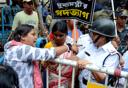 आरजी कर मामला : पीड़िता के पिता का आरोप, अस्पताल ने पत्नी की मेडिकल रिपोर्ट में हेरफेर की