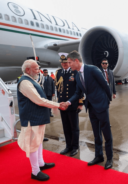 पीएम मोदी पहुंचे नीदरलैंड, आधिकारिक दौरे पर प्रधानमंत्री किंग, विलेम-अलेक्जेंडर से करेंगे मुलाकात