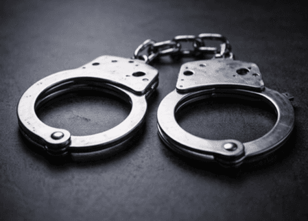 मुंबई एयरपोर्ट पर 24 करोड़ के ड्रग्स और 2 करोड़ का सोना जब्त, तस्करी के आरोपी पकड़े