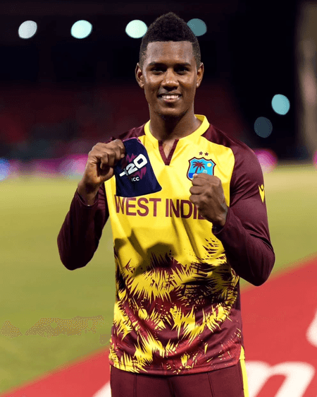 बांग्लादेश के खिलाफ वनडे सीरीज के बीच वेस्टइंडीज को मिला इस गेंदबाज का साथ