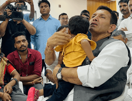 मध्य प्रदेश : जीतू पटवारी ने की स्वास्थ्य मंत्री राजेंद्र शुक्ला को बर्खास्त करने की मांग