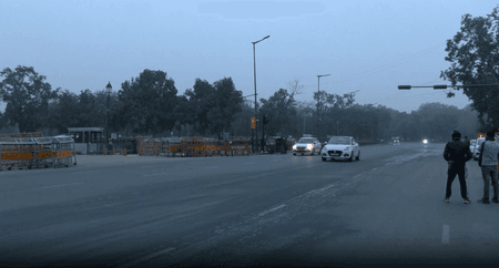 एनसीआर में ठंडी हवाओं से कड़ाके की ठंड, प्रदूषण और कोहरे से मिली राहत