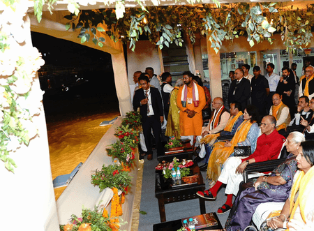 मॉरीशस के प्रधानमंत्री नवीनचंद्र रामगुलाम ने वाराणसी में देखी गंगा आरती