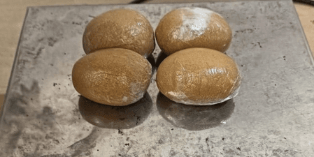 मुंबई एयरपोर्ट पर 1.02 करोड़ का सोना जब्त, मोम में छिपाकर की गई थी तस्करी