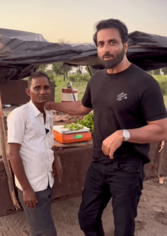 पंजाब: सोनू सूद बने किसानों के ‘दोस्ताना दूत’, लोगों से साझा किए सुख-दुख