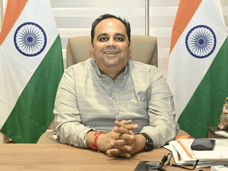 दिल्ली परिवहन मंत्री ने 17 नए मार्गों पर 50 पर्यावरण अनुकूल एसी बसें चलाने की घोषणा की