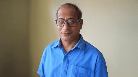 स्मृति शेष 'मंगलेश' : 'पहाड़ पर लालटेन' जलाकर 'नए युग में शत्रु' तलाशता शब्दशिल्पी