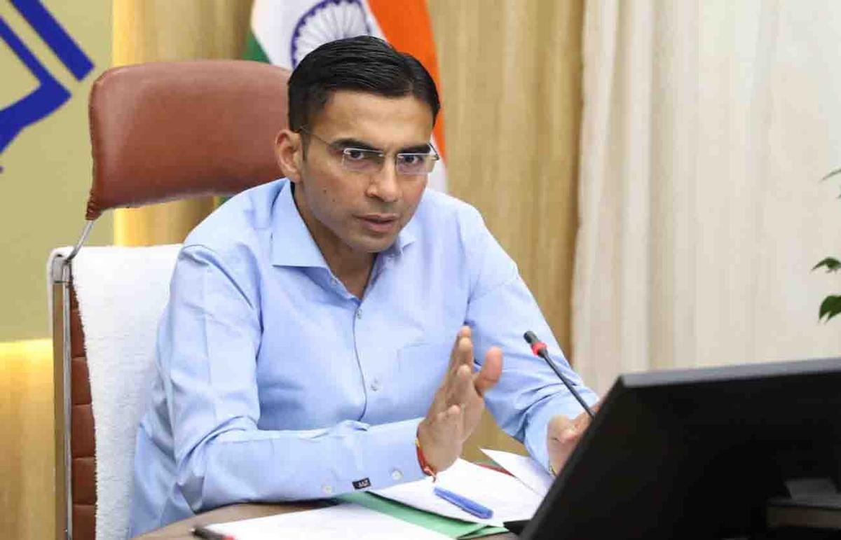 DM Savin Bansal public service