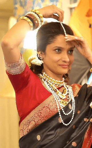 अंकिता लोखंडे ने दोस्तों के साथ मनाया 'हल्दी-कुमकुम' का जश्न, आरती सिंह भी आईं नजर