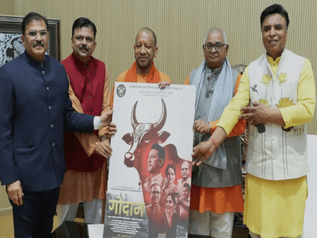'गोदान' के रिलीज से पहले सीएम योगी से मिलने पहुंचे निर्माता-निर्देशक विनोद चौधरी