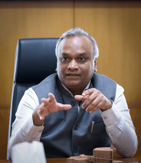 बेंगलुरु एयरपोर्ट पर नमाज का मामला: भाजपा ने उठाए सवाल, प्रियांक खड़गे ने जवाब दिया