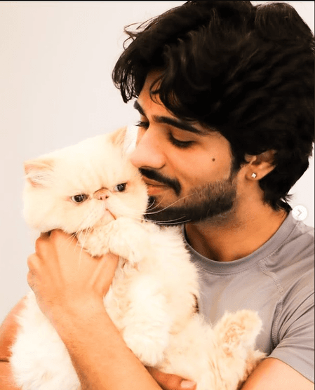 एक्टर जीशान खान की कार दूसरी गाड़ी से टकराई, सभी लोग सुरक्षित