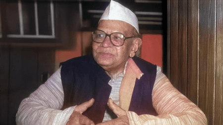 विष्णु प्रभाकर जयंती विशेष : हिंदी साहित्य के जरिए ‘अर्द्धनारीश्वर’ का पाठ पढ़ाने वाले ‘आवारा मसीहा’