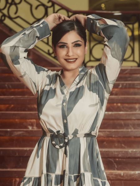 रवीना टंडन: 17 साल की उम्र में बॉलीवुड डेब्यू, शानदार एक्टिंग और डांस से बनीं पर्दे की क्वीन