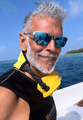 फिटनेस आइकॉन मिलिंद सोमन को अंकिता कोंवर ने दी जन्मदिन की शुभकामनाएं