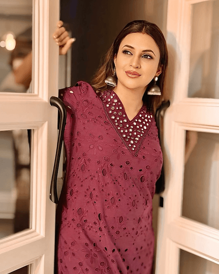 पुरानी यादों में खोईं दिव्यांका त्रिपाठी, अपनाया 'ये है मोहब्बतें' की इशिता का लुक