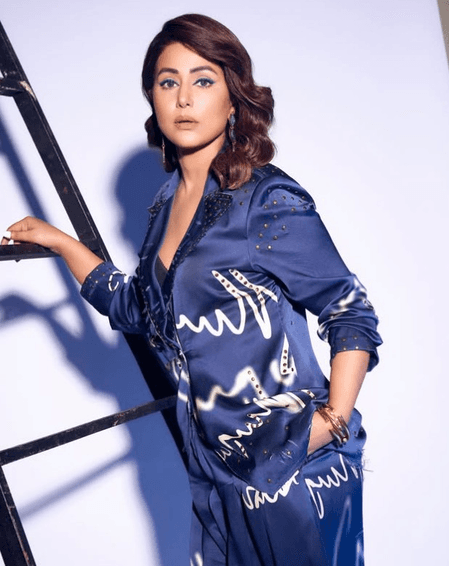 ब्लू ड्रेस में हिना खान का ग्लैमरस लुक, शेयर की तस्वीरें