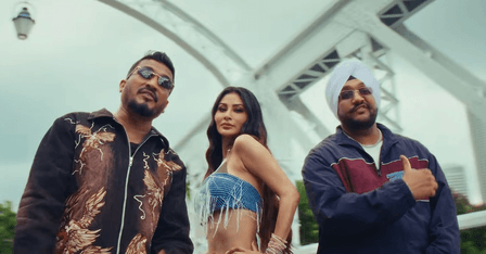 सिंगापुर की गलियों में बसा मौनी रॉय का दिल, बोलीं- 'शूटिंग करने आई थीं, लेकिन शहर के आकर्षण में खो गई'