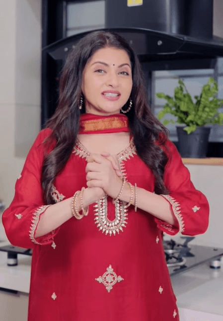 कनाडा में भाग्यश्री ने उठाया अमृतसरी कुल्चे का लुत्फ, फैंस को दिखाई झलक