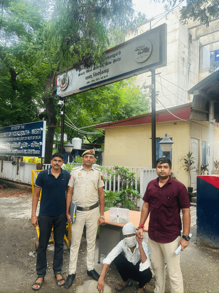 दिल्ली पुलिस ने जुआ रैकेट का किया भंडाफोड़, अवैध हथियार के साथ कुख्यात गिरफ्तार