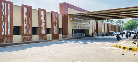 महाराष्ट्र : नए स्वरूप में विकसित इतवारी रेलवे स्टेशन पर दिख रही है विदर्भ की लोककला