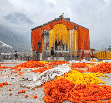 भारी बारिश से केदारनाथ यात्रा बाधित, मुनकटिया स्लाइडिंग जोन में भूस्खलन के चलते बंद हुआ रास्ता