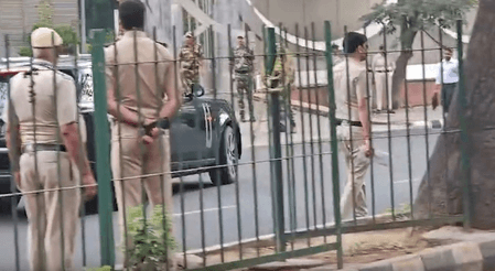 करूर भगदड़ मामला: सीबीआई के सामने तीसरी बार पूछताछ के लिए पेश हुए विजय