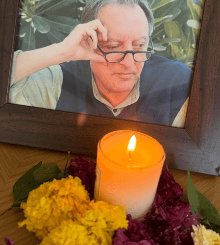 मंसूर अली खान की पुण्यतिथि पर सोहा और सबा ने श्रद्धांजलि अर्पित की