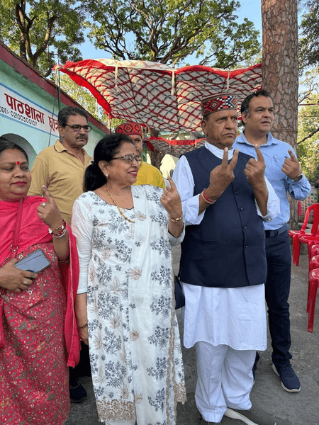 हिमाचल निकाय चुनाव: सीएम सुक्खू बोले- 'ये शहर के भविष्य को संवारने का अवसर', नाहन में राजीव बिंदल ने डाला वोट