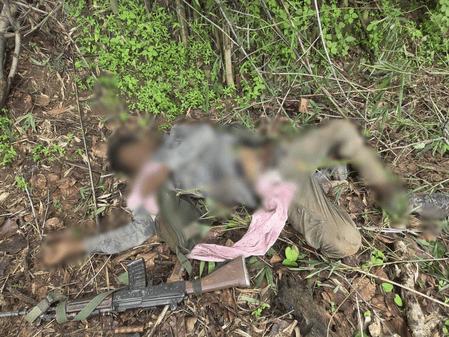 झारखंड के गुमला में मुठभेड़: तीन उग्रवादी ढेर, एके-47 सहित हथियार बरामद