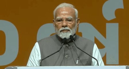 गांधीनगर में पीएम मोदी बोले, ‘कटनी चाहिए थी जंजीरें, लेकिन 1947 में काट दी गईं भुजाएं’