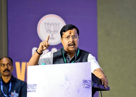 केरल: भाजपा अध्यक्ष नितिन नबीन ने चुनाव से पहले कार्यकर्ताओं में भरा जोश, श्री आदि शंकरा मंदिर में की पूजा