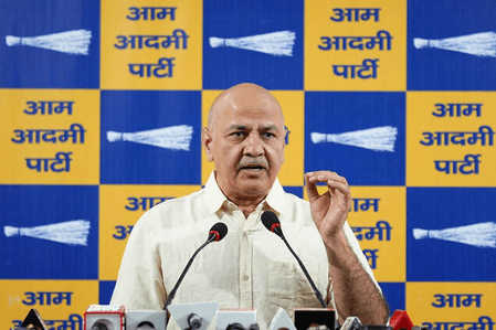 ऑटो कंपनियों से भाजपा सरकार की मिलीभगत, मिडिल क्लास को गाड़ियां खरीदने को मजबूर कर रही : मनीष सिसोदिया