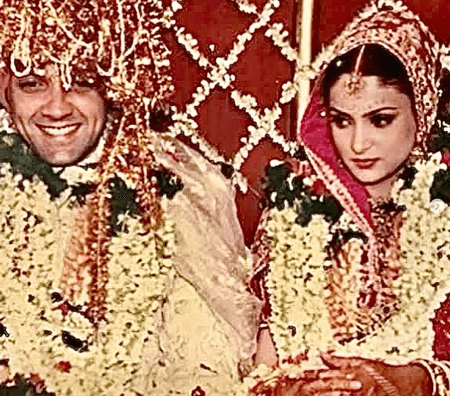 बॉबी और तान्या की सालगिरह पर धर्मेंद्र ने लुटाया प्यार, कहा- 'आपको जिंदगी की सारी खुशियां मिलें'