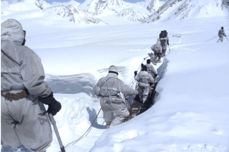 सुपर हाई एल्टीट्यूड क्षेत्रों में तैनात सैनिकों के लिए हाईटेक स्वदेशी वस्त्र और उपकरण