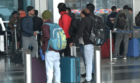 घने कोहरे से उड़ानें प्रभावित, दिल्ली एयरपोर्ट ने यात्रियों के लिए जारी की एडवाइजरी