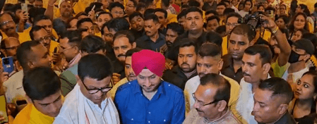 हरभजन सिंह ने कोलकाता में दुर्गा पूजा पंडाल का किया उद्घाटन