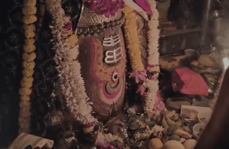 चंदन-भस्म और सूखे मेवे से बाबा महाकाल का अद्भुत शृंगार, भस्म आरती में लगा श्रद्धालुओं का तांता