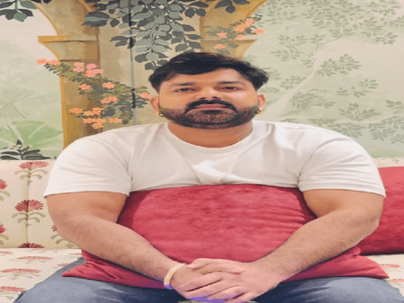 राम मंदिर ध्वजारोहण पर गर्व से फूले पवन सिंह, लगाए जय श्री राम के जयकारे