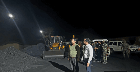 बिहार: गयाजी में अवैध खनन माफियाओं के खिलाफ अभियान, बड़ी मात्रा में कोयला जब्त