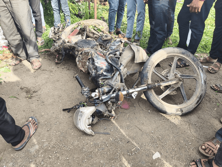 महाराष्ट्र : तेज रफ्तार ट्रक ने मोटरसाइकिल को रौंदा, पिता और दो बच्चों की मौत