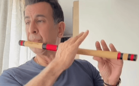 रोनित रॉय ने बांसुरी बजाते हुए वीडियो किया शेयर, बोले- 'अभी सीख रहा हूं'