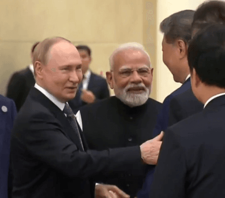 वीडियो ऑफ द डे : रूस ने शेयर किया पीएम मोदी, पुतिन और जिनपिंग की मुलाकात का खास वीडियो