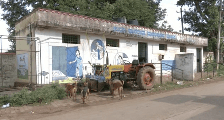 धारवाड़ में 20 साल पहले बनाए गए सार्वजनिक शौचालय बिना इस्तेमाल हो गए जर्जर